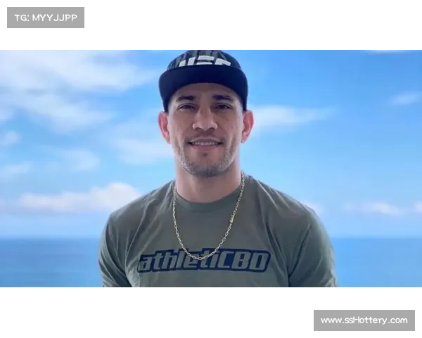 “石拳”亚历克斯・佩雷拉接受移民奖项，发表励志感言